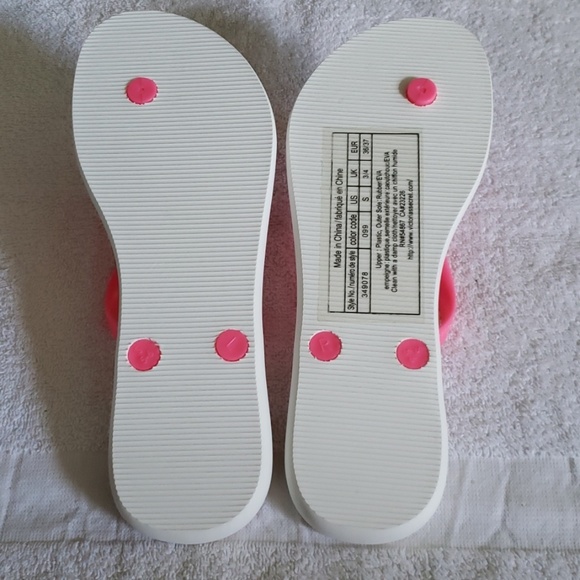 Victoria's Secret Flipflops - Picture 5 of 5